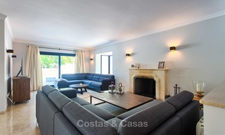 Recent gerenoveerde luxe villa te koop aan de strandzijde in Los Monteros, Oost Marbella 4033 
