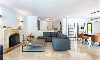 Recent gerenoveerde luxe villa te koop aan de strandzijde in Los Monteros, Oost Marbella 4046 