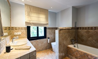 Recent gerenoveerde luxe villa te koop aan de strandzijde in Los Monteros, Oost Marbella 4052 