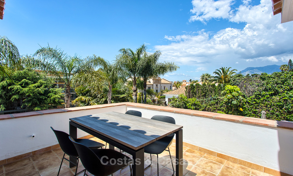 Recent gerenoveerde luxe villa te koop aan de strandzijde in Los Monteros, Oost Marbella 4055
