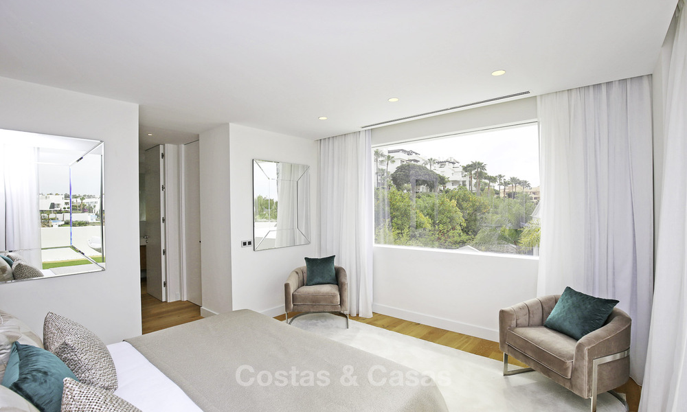 Nieuwe, modern-eigentijdse luxe villa met zeezicht te koop in Benahavis, Marbella 36598