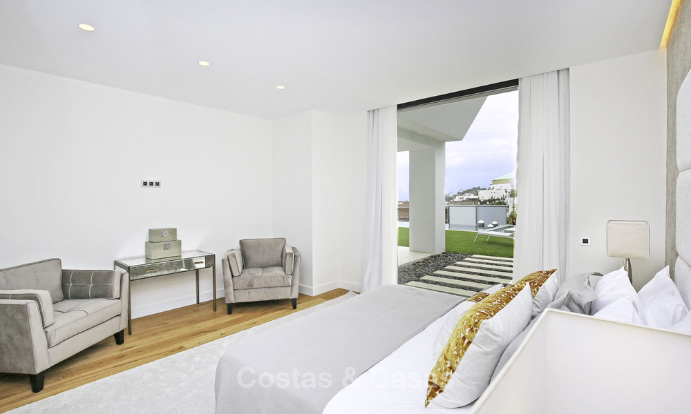 Nieuwe, modern-eigentijdse luxe villa met zeezicht te koop in Benahavis, Marbella 36610