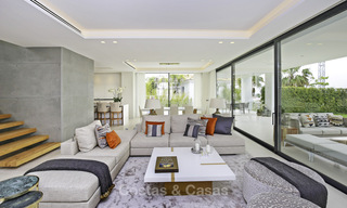 Nieuwe, modern-eigentijdse luxe villa met zeezicht te koop in Benahavis, Marbella 36612 