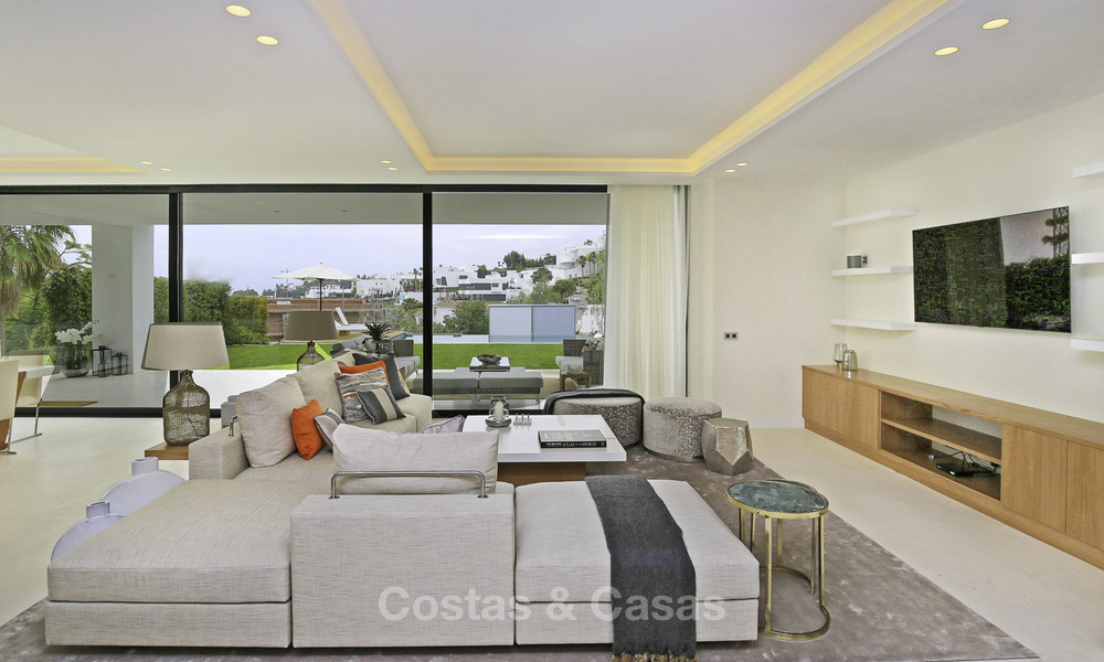 Nieuwe, modern-eigentijdse luxe villa met zeezicht te koop in Benahavis, Marbella 36620