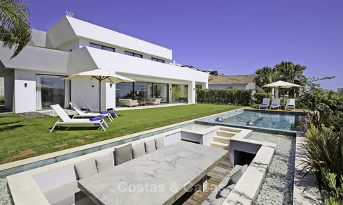 Nieuwe, modern-eigentijdse luxe villa met zeezicht te koop in Benahavis, Marbella 36628