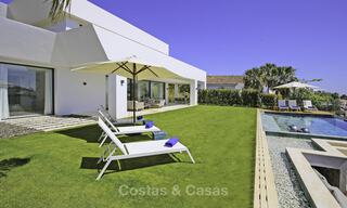 Nieuwe, modern-eigentijdse luxe villa met zeezicht te koop in Benahavis, Marbella 36629 