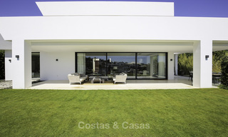 Nieuwe, modern-eigentijdse luxe villa met zeezicht te koop in Benahavis, Marbella 36630 
