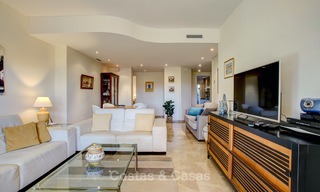 Charmant, ruim, op het Zuiden gericht luxe appartement te koop in een begeerde golf-urbanisatie, Elviria - Marbella 4096 