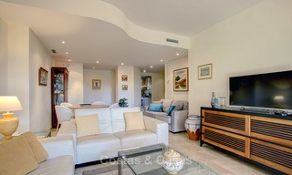 Charmant, ruim, op het Zuiden gericht luxe appartement te koop in een begeerde golf-urbanisatie, Elviria - Marbella 4097 