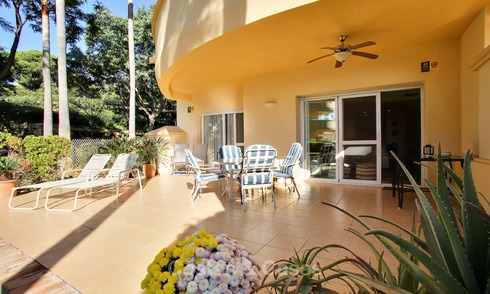 Charmant, ruim, op het Zuiden gericht luxe appartement te koop in een begeerde golf-urbanisatie, Elviria - Marbella 4102