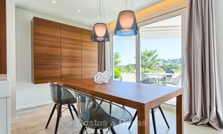 Eerstelijn golf ruim gemoderniseerd luxe penthouse te koop in Nueva Andalucia - Marbella 4005 