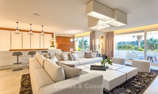 Eerstelijn golf ruim gemoderniseerd luxe penthouse te koop in Nueva Andalucia - Marbella 4006 
