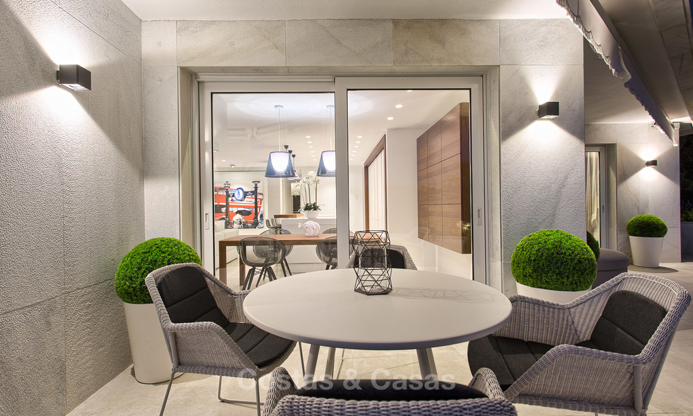 Eerstelijn golf ruim gemoderniseerd luxe penthouse te koop in Nueva Andalucia - Marbella 4007