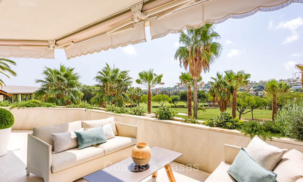 Eerstelijn golf ruim gemoderniseerd luxe penthouse te koop in Nueva Andalucia - Marbella 4014