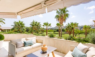 Eerstelijn golf ruim gemoderniseerd luxe penthouse te koop in Nueva Andalucia - Marbella 4014 