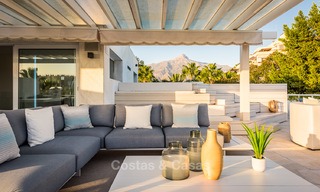 Eerstelijn golf ruim gemoderniseerd luxe penthouse te koop in Nueva Andalucia - Marbella 4021 