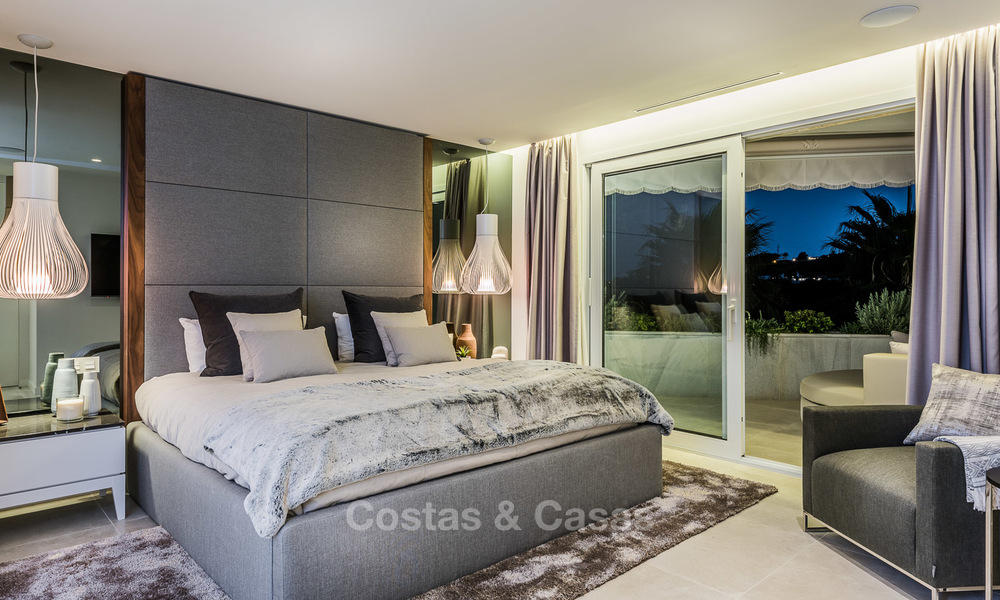 Eerstelijn golf ruim gemoderniseerd luxe penthouse te koop in Nueva Andalucia - Marbella 4022