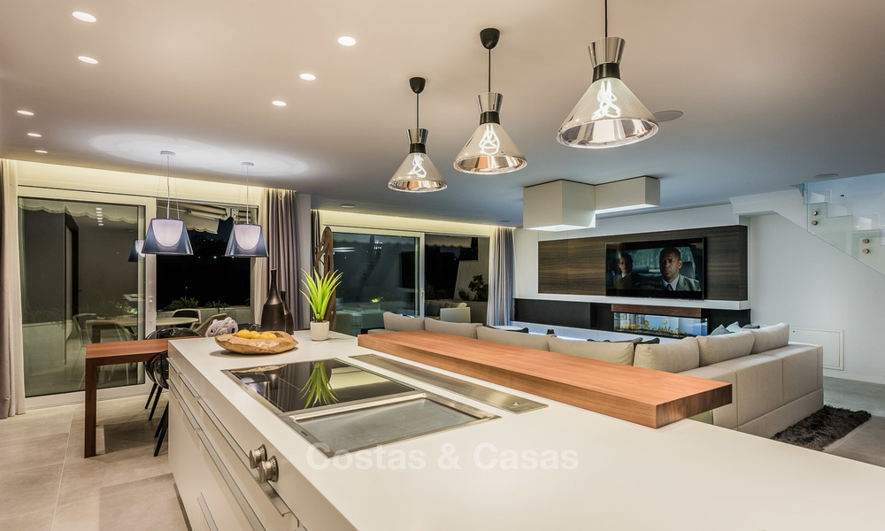 Eerstelijn golf ruim gemoderniseerd luxe penthouse te koop in Nueva Andalucia - Marbella 4023