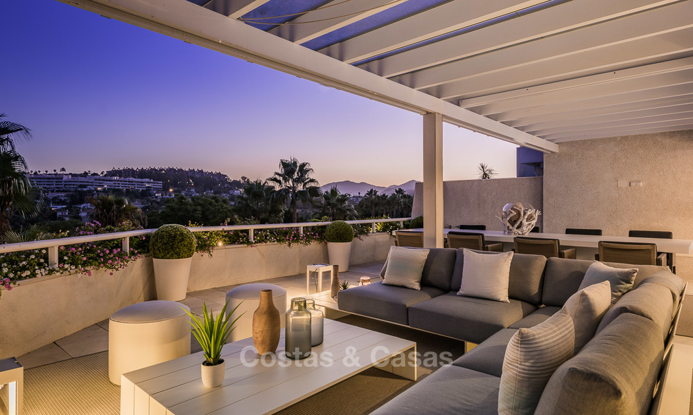 Eerstelijn golf ruim gemoderniseerd luxe penthouse te koop in Nueva Andalucia - Marbella 4030