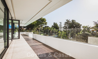Instapklare gloednieuwe, aan de strandzijde gelegen, ultra-moderne designer-stijl villa te koop, Estepona Oost - Marbella 30727 