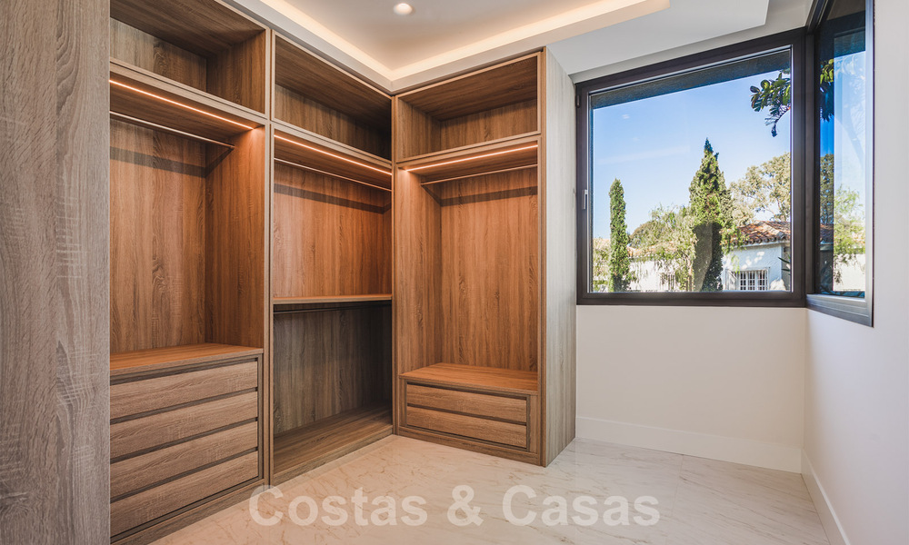 Instapklare gloednieuwe, aan de strandzijde gelegen, ultra-moderne designer-stijl villa te koop, Estepona Oost - Marbella 30741