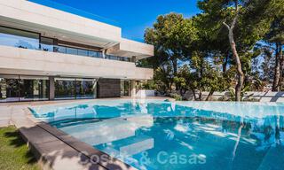 Instapklare gloednieuwe, aan de strandzijde gelegen, ultra-moderne designer-stijl villa te koop, Estepona Oost - Marbella 30751 