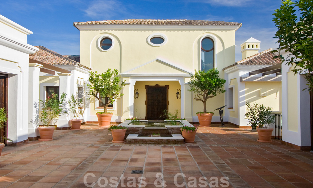 Exclusieve villa te koop, met zeezicht, in een gated resort in Marbella - Benahavis 22360