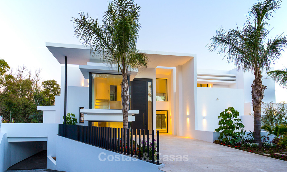 Ruime moderne luxe villa te koop nabij het strand en golf in Marbella - Estepona 4271