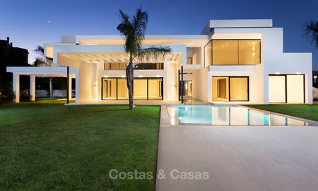 Ruime moderne luxe villa te koop nabij het strand en golf in Marbella - Estepona 4278
