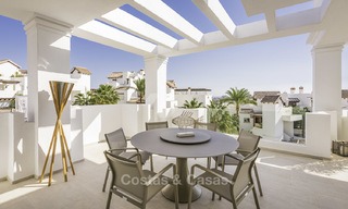 Luxe appartementen te koop in een exclusief complex in Nueva Andalucia - Marbella met panoramisch uitzicht over de golf en zee 12466 