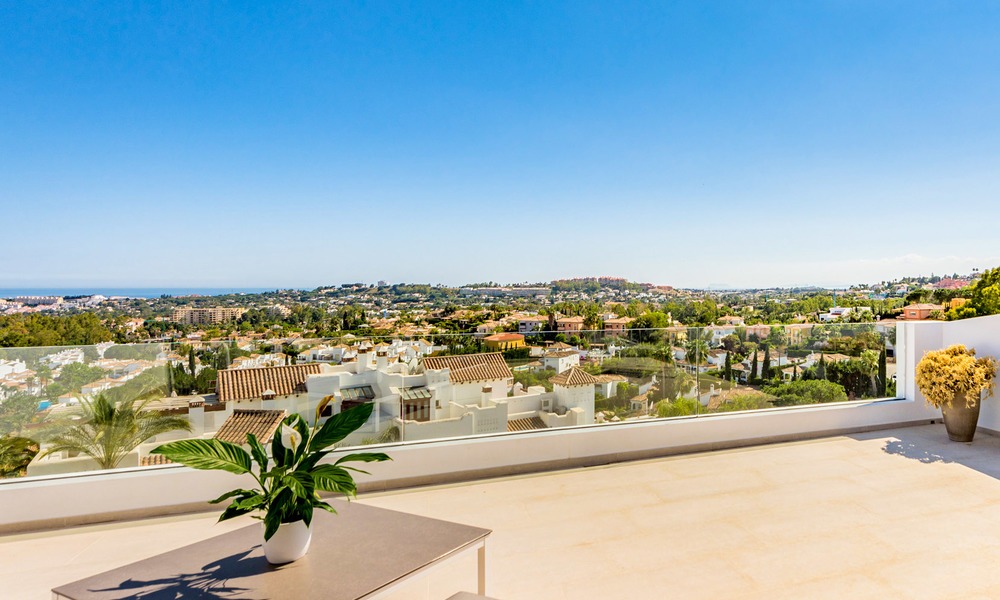 Luxe appartementen te koop in een exclusief complex in Nueva Andalucia - Marbella met panoramisch uitzicht over de golf en zee 12731