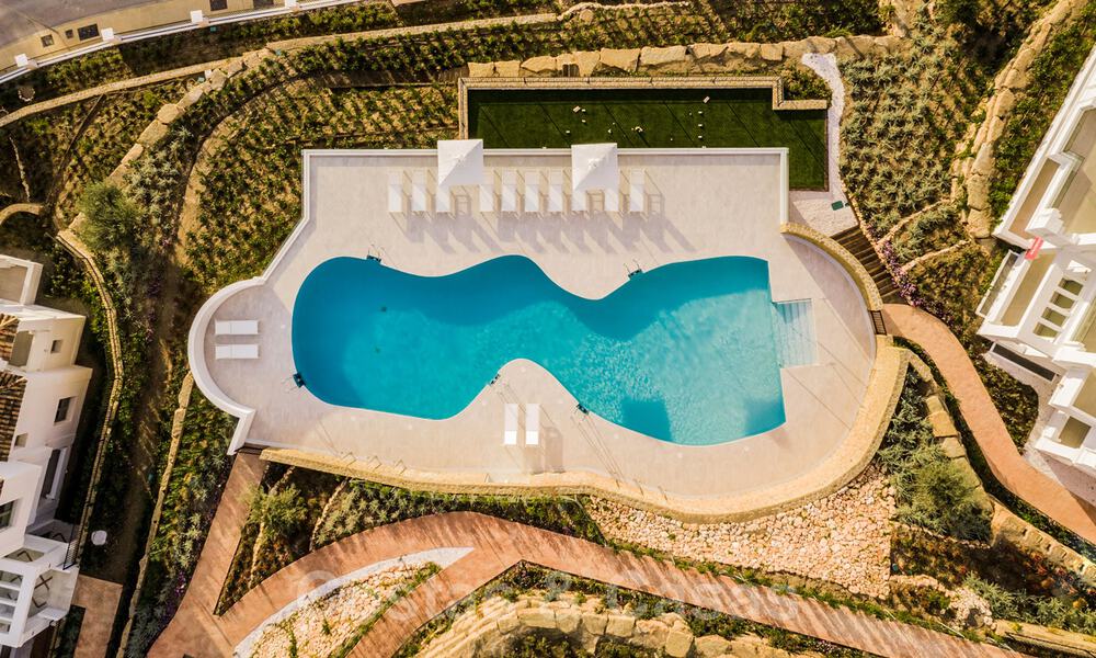 Luxe appartementen te koop in een exclusief complex in Nueva Andalucia - Marbella met panoramisch uitzicht over de golf en zee 31949