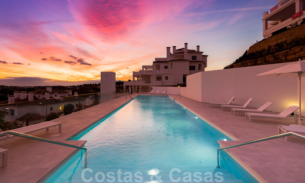 Luxe appartementen te koop in een exclusief complex in Nueva Andalucia - Marbella met panoramisch uitzicht over de golf en zee 31953
