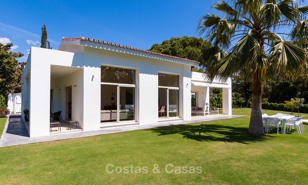 Moderne villa te koop nabij het strand en golf in Marbella - Estepona 4307