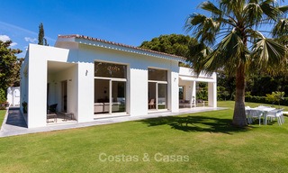 Moderne villa te koop nabij het strand en golf in Marbella - Estepona 4307 