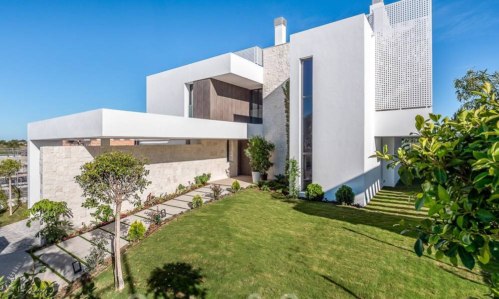 Prachtige modern-eigentijdse villa's te koop in een nieuw boetiekproject tussen Estepona en Marbella 19672