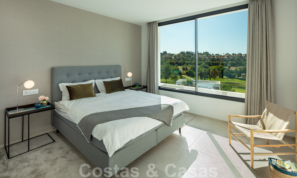 Instapklare nieuwe moderne luxe villa´s te koop in een boetiekcomplex aan de golfbaan op de New Golden Mile, Marbella - Estepona 32928