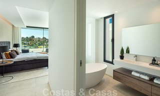 Instapklare nieuwe moderne luxe villa´s te koop in een boetiekcomplex aan de golfbaan op de New Golden Mile, Marbella - Estepona 32932 