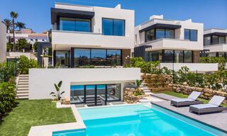 Instapklare nieuwe moderne luxe villa´s te koop in een boetiekcomplex aan de golfbaan op de New Golden Mile, Marbella - Estepona 32948 