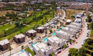 Instapklare nieuwe moderne luxe villa´s te koop in een boetiekcomplex aan de golfbaan op de New Golden Mile, Marbella - Estepona 32953 