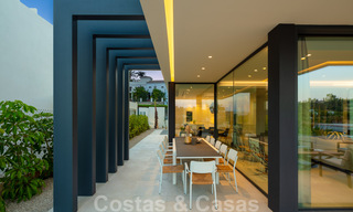 Instapklare nieuwe moderne luxe villa´s te koop in een boetiekcomplex aan de golfbaan op de New Golden Mile, Marbella - Estepona 32954 