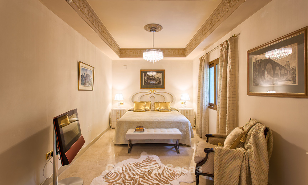 High-end klassieke stijl luxe villa met uitzicht op zee te koop op de Golden Mile, Marbella 4596