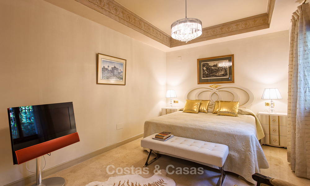 High-end klassieke stijl luxe villa met uitzicht op zee te koop op de Golden Mile, Marbella 4597
