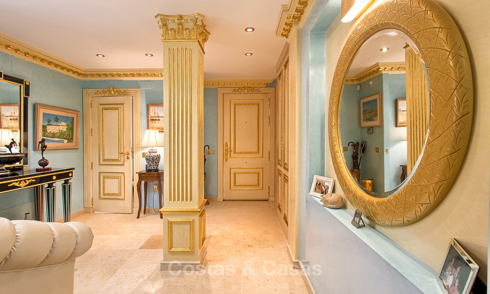 High-end klassieke stijl luxe villa met uitzicht op zee te koop op de Golden Mile, Marbella 4599