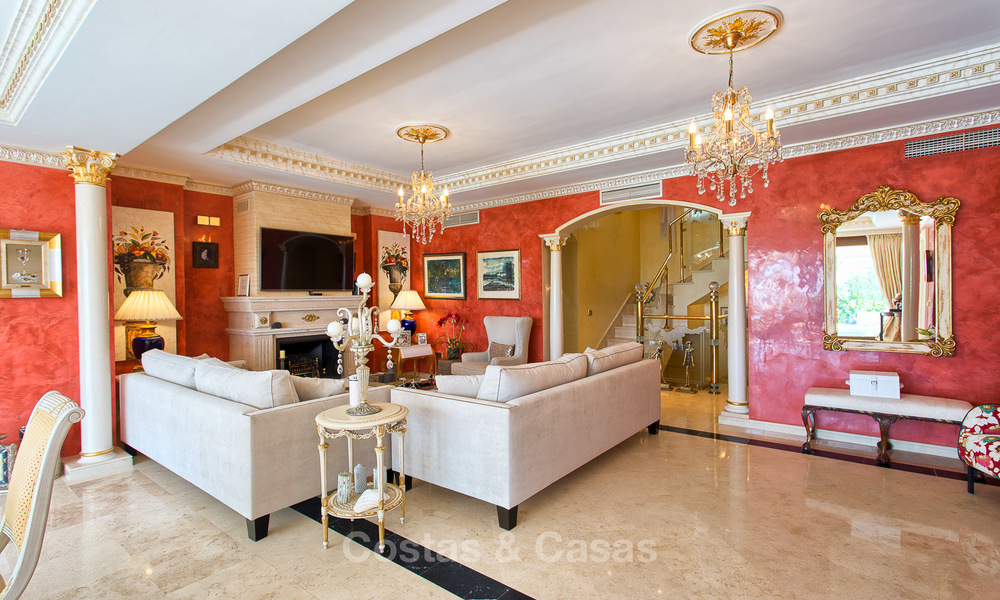 High-end klassieke stijl luxe villa met uitzicht op zee te koop op de Golden Mile, Marbella 4619