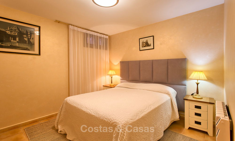 High-end klassieke stijl luxe villa met uitzicht op zee te koop op de Golden Mile, Marbella 4624