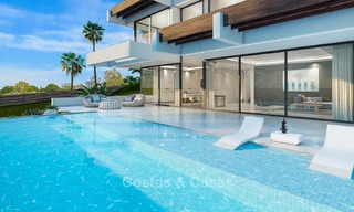 Moderne villa te koop met een prachtig open zeezicht, op 5 minuten lopen naar het strand – Estepona 4704 