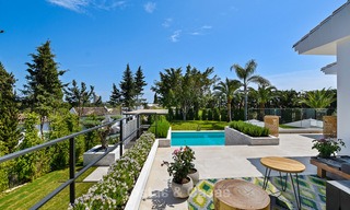Gerenoveerde luxe villa in Andalusische stijl met zeezicht te koop, dichtbij strand, Elviria, Oost Marbella 4791 