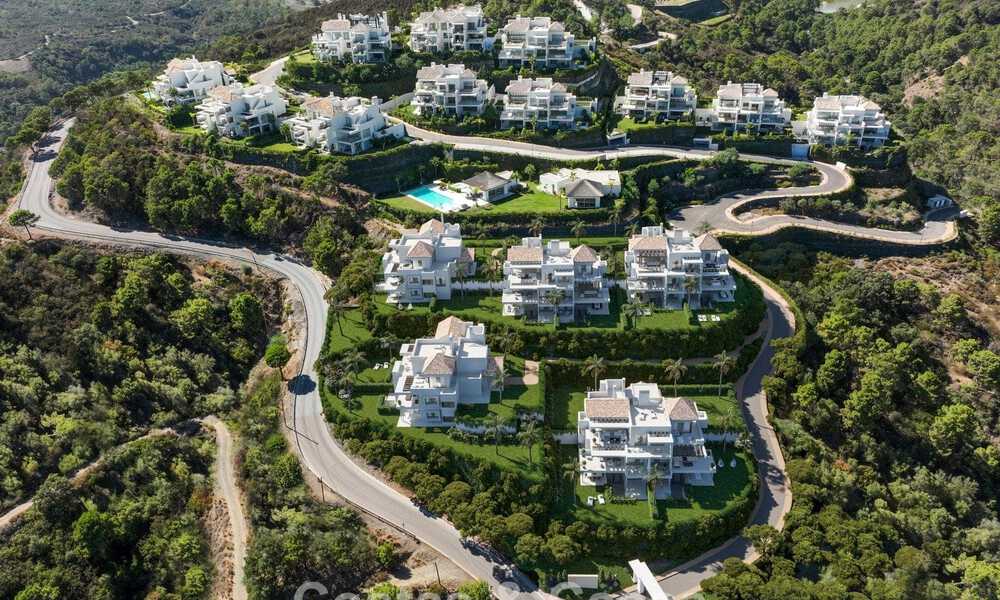 Moderne luxe appartementen te koop in een nieuwbouwproject met spectaculair zeezicht in Benahavis, Marbella 804262