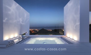 Moderne hedendaagse luxe appartementen met adembenemend zeezicht te koop, op korte rijafstand van het centrum van Marbella. 4904 